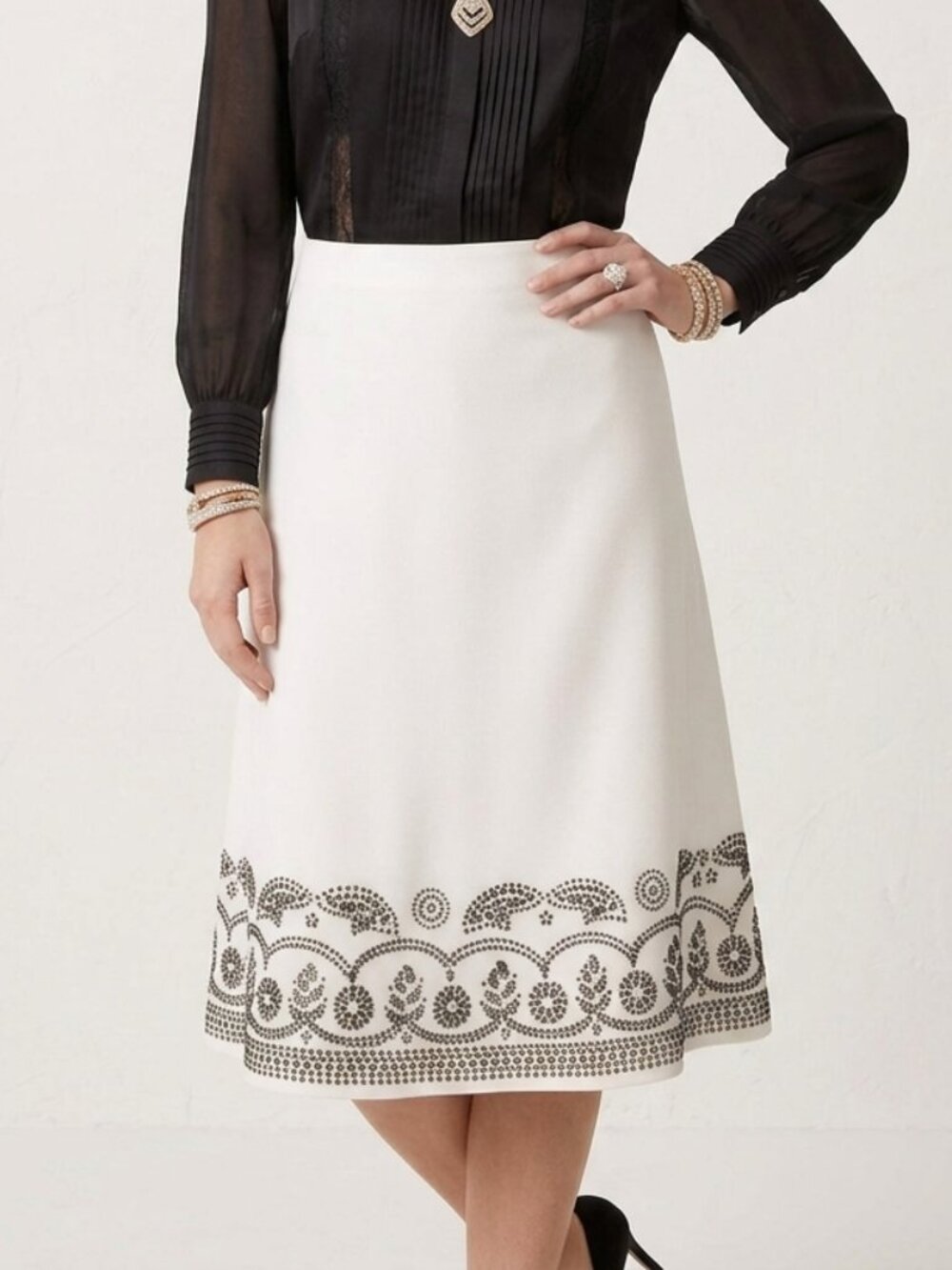 White House Black Market White A-line Skirt w/Black Beaded Embroidered Hem sz 8